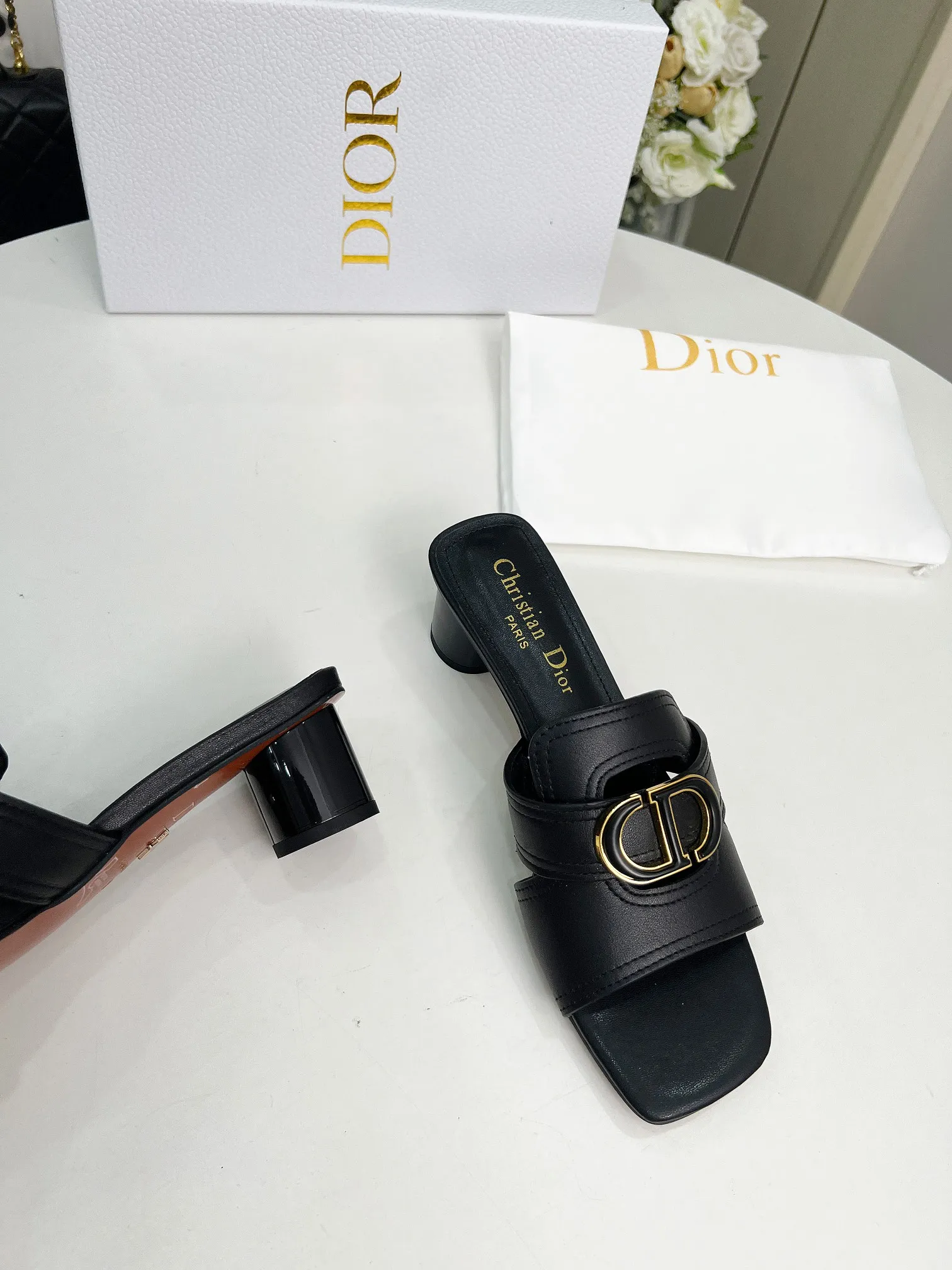 👟👟Ex-factory price 380👟👟 Genuine leather bottom +30 Dior spring and summer new style, cowhide surface, sheepskin lining + double-layer buckle, heel height 4.5cm, size 35-42